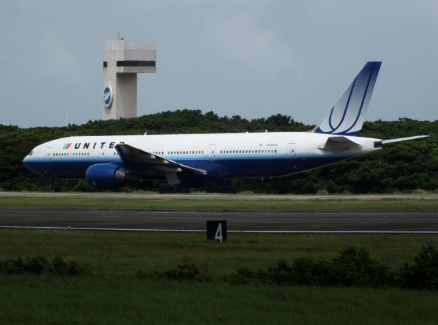 Boeing 777-200 (N784UA) - United Airlines