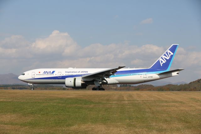 Boeing 777-200 (JA715A) - 30 October 2016:HND-HKD.