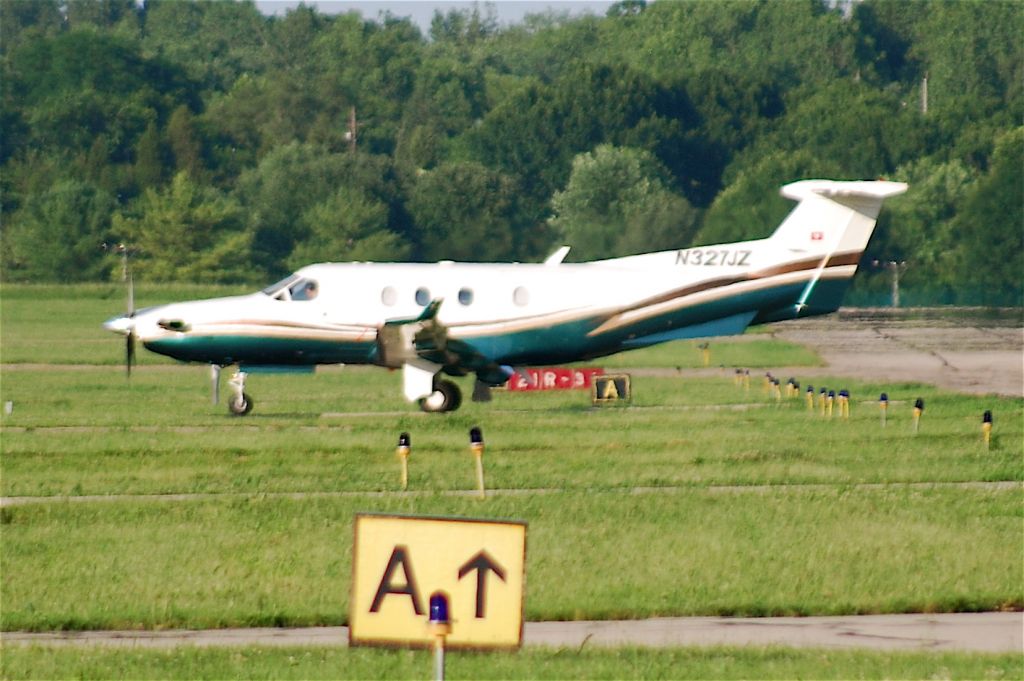 Pilatus PC-12 (N327JZ)