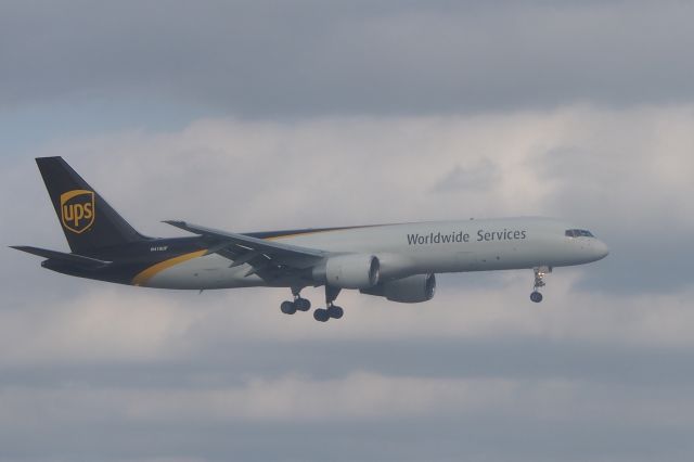Boeing 757-200 (N418UP)