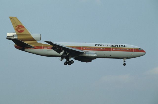 McDonnell Douglas DC-10 (N13067) - Final Approach to Narita Intl Airport Rwy16 on 1991/04/20