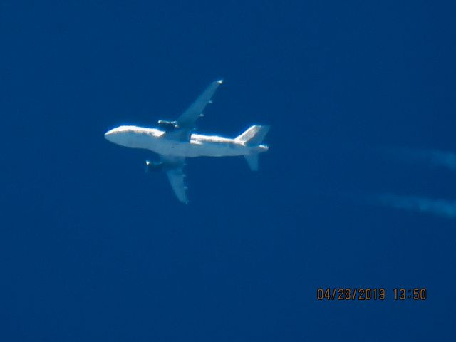 Airbus A319 (N910FR)