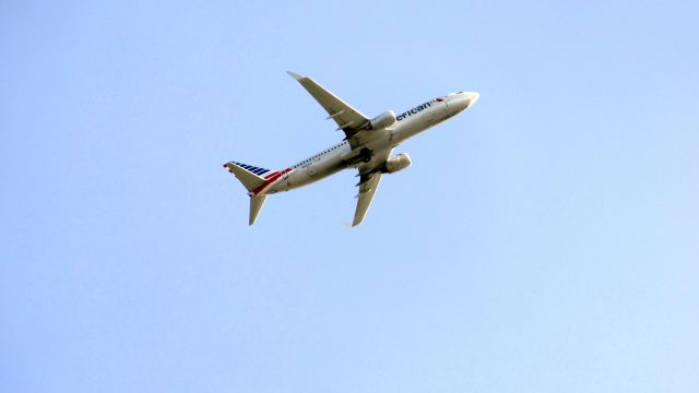 Boeing 737-800 (N982AN)