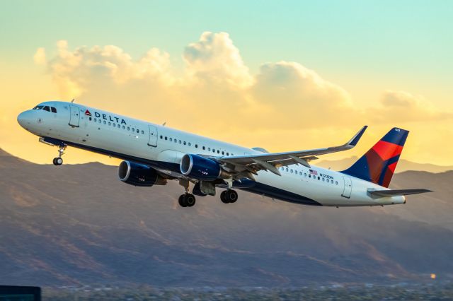 Airbus A321 (N122DN) - Delta Airlines A321 taking off from PHX on 10/16/22. Taken with a Canon 850D and Tamron 70-200 G2 lens.