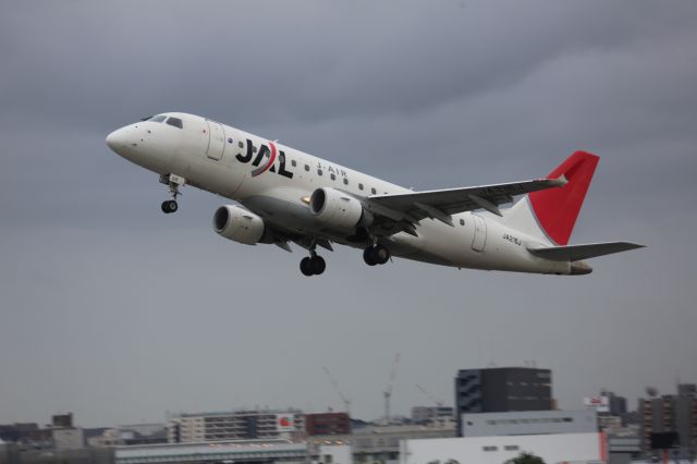 Embraer 170/175 (JA216J)