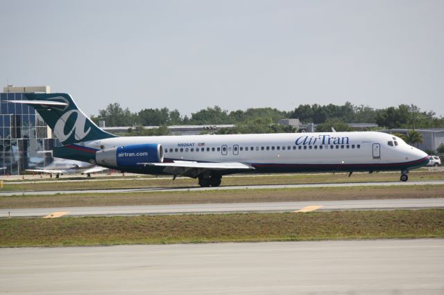Boeing 717-200 (N926AT) - AirTran Flight 972 (N926AT) arrives on Runway 14 at Sarasota-Bradenton International Airport following a flight from Hartsfield-Jackson Atlanta International Airport