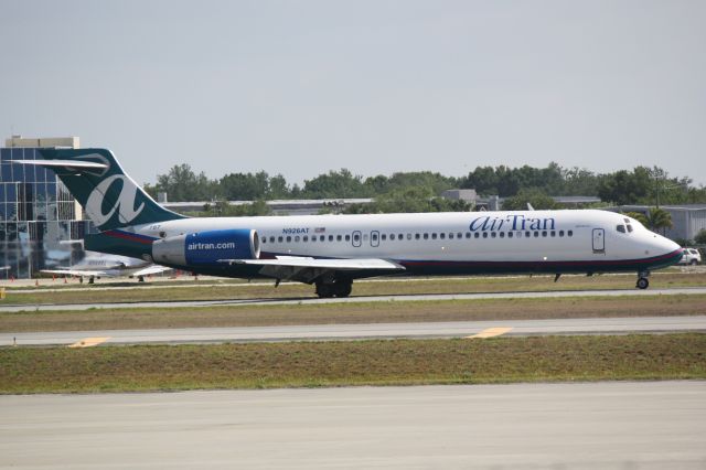 Boeing 717-200 (N926AT) - AirTran Flight 972 (N926AT) arrives on Runway 14 at Sarasota-Bradenton International Airport following a flight from Hartsfield-Jackson Atlanta International Airport