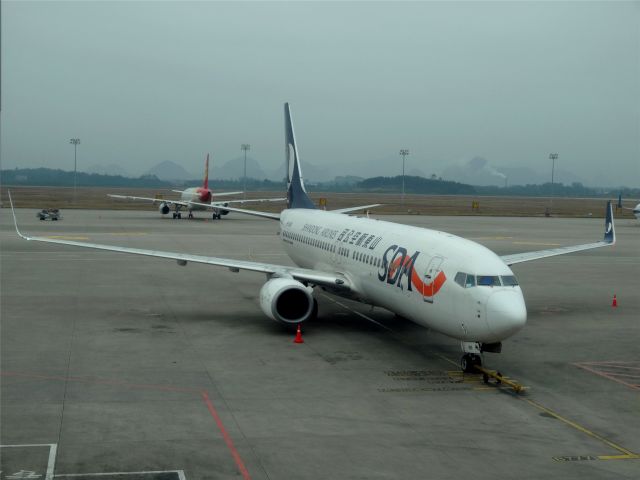 Boeing 737-800 (B-5490)