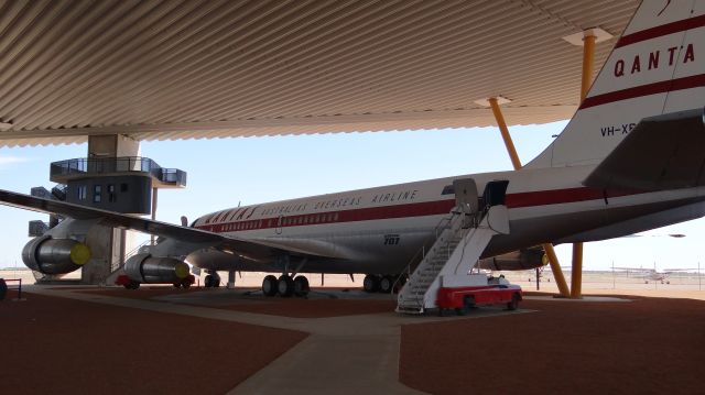 Boeing 707-100 (VH-XBA)