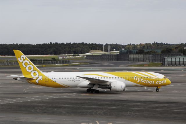 Boeing 787-9 Dreamliner (9V-OJC) - Taxing at Narita Intl Airport on 2016/11/16