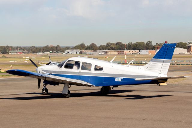 Piper Cherokee Arrow (VH-MXT)