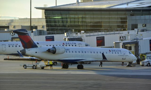 Canadair Regional Jet CRJ-700 (N754EV) - Delta Connection Canadair CL-600-2C10 Regional Jet CRJ-701ER N754EV in Boston 