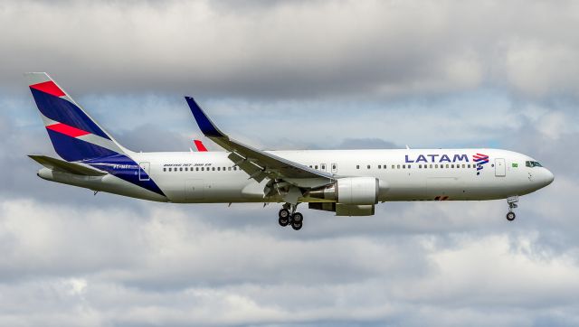 BOEING 767-300 (PT-MSY) - First time seeing the new livery…meh? Arriving from Sao Paulo via JFK and about to land on runway 06L at YYZ