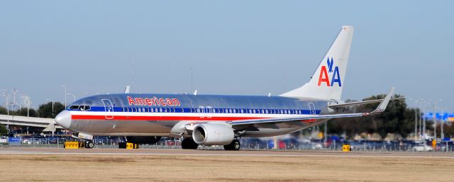 Boeing 737-800 (N909NN)