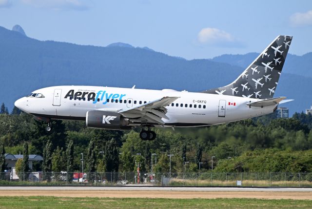 BOEING 737-600 (C-GKFQ)