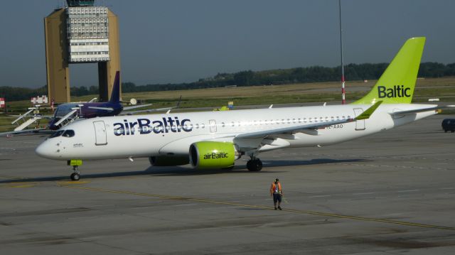 Airbus A220-300 (YL-AAO)