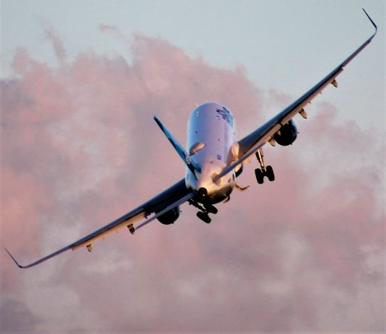 Airbus A321 (N905JB)