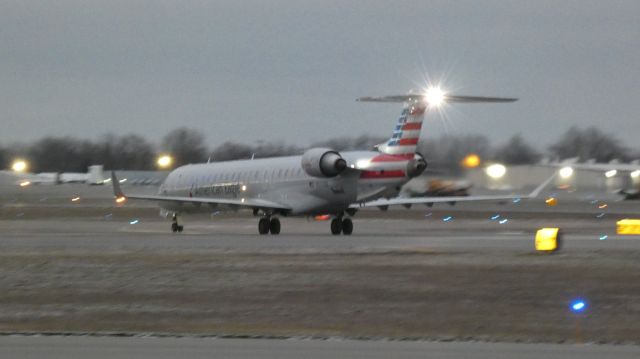 Canadair Regional Jet CRJ-900 (N606NN) - Sitting in the middle of the Taxiway