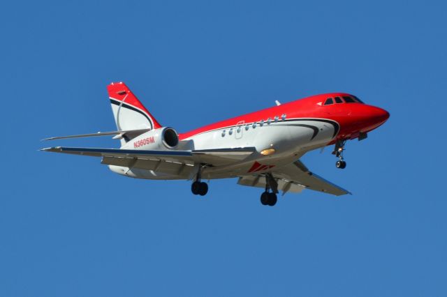 Dassault Falcon 2000 (N360SM) - MIAMI DIRECT LLC (Dumont Aviation Group) on final at KCLT - 10/24/18