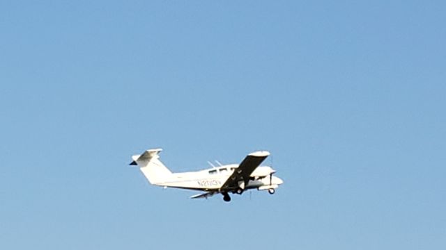 Beechcraft Duchess (N2013V) - Was towing a diamond across runway, boom action shot.