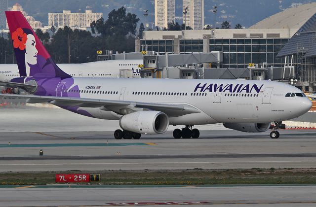 Airbus A330-200 (N386HA) - Taxiing before the takeoff at the LAX.