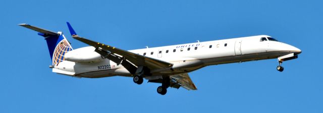 Embraer ERJ-135 (N13202)