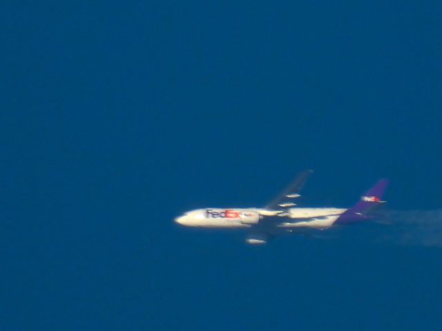 BOEING 777-200LR (N846FD)