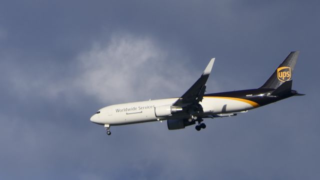 BOEING 767-300 (N366UP)