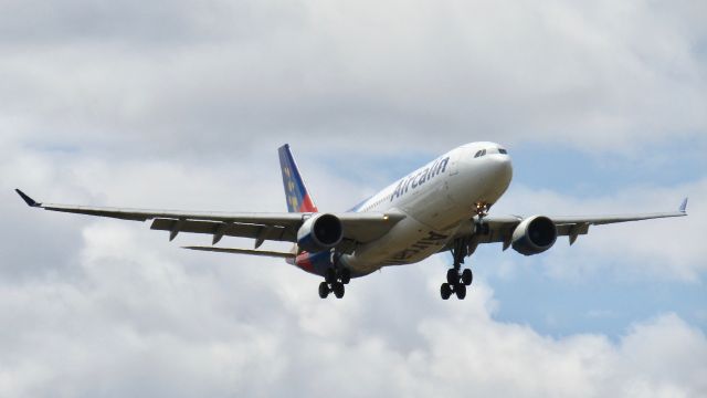 Airbus A330-200 (F-OJSE) - Visiting Auckland after the delivery of both of the A330neos; taking advantage of the increased summer demand and a spare A330 to throw around.