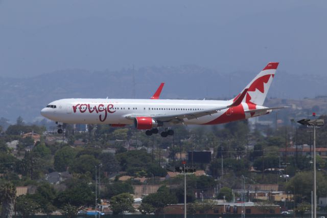 BOEING 767-300 (C-GHPN)