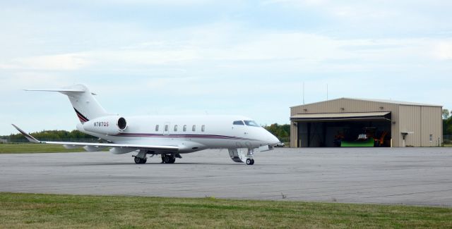 Canadair Challenger 350 (N787QS) - Shortly after arrival is this 2015 Bombardier Challenger 350 in the Autumn of 2021.