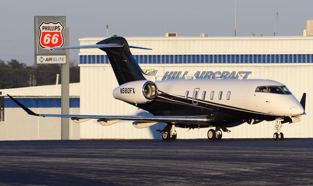 Canadair Challenger 350 (N580FX)