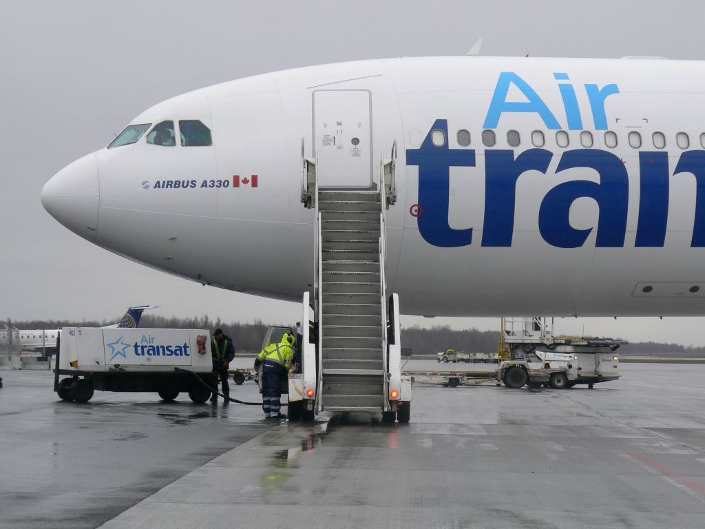 Airbus A330-300 (C-GTSD)