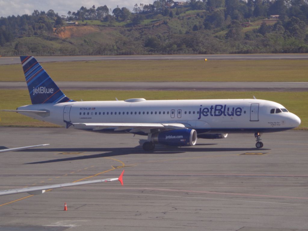 Airbus A320 (N794JB)