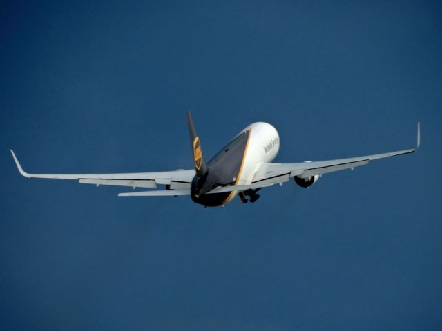 BOEING 767-300 (N308UP)