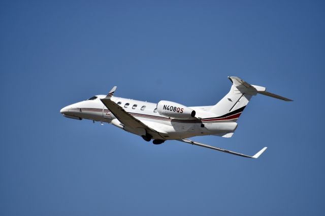 Embraer Phenom 300 (N408QS)