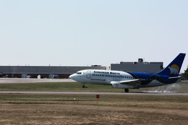 Boeing 737-200 (C-GOPW)