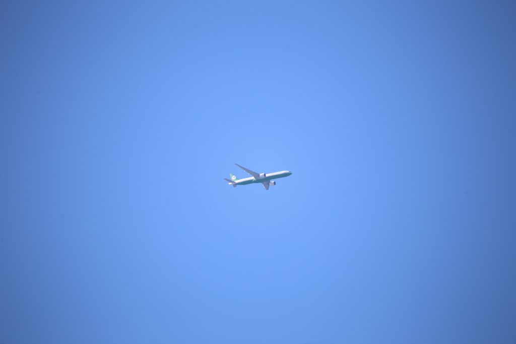 BOEING 777-300ER (B-16720)
