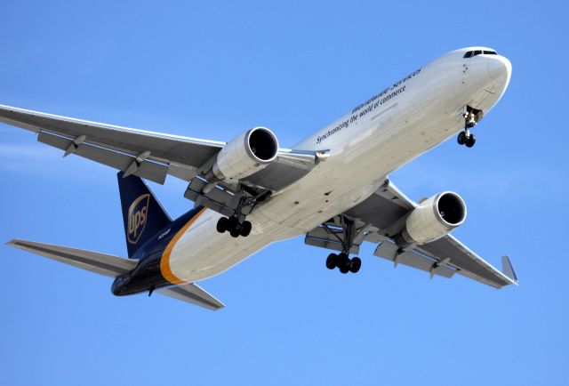 BOEING 767-300 (N354UP) - On final 30L from KSDF, 07-06-2015