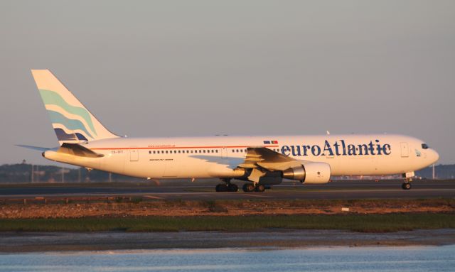 BOEING 767-300 (CS-TFT)