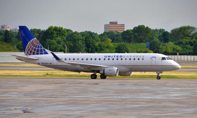 Embraer 175 (N723YX) - United Express Embraer ERJ-175LR N723YX in Minneapolis 