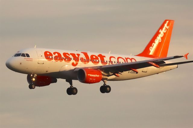 Airbus A319 (G-EZDD)