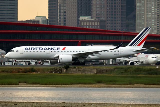Airbus A350-900 (F-HUVK) - EWR weather diversion on 8/2/24.