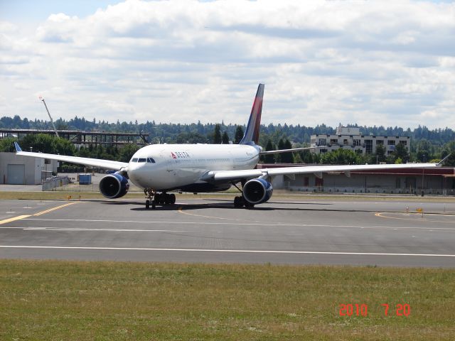 Airbus A330-300 —