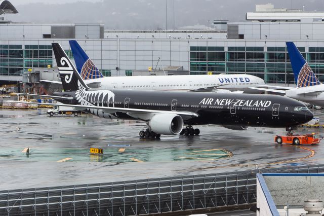 BOEING 777-300ER (ZK-OKQ)