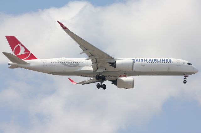 Airbus A350-900 (TC-LGF)