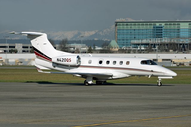 Embraer Phenom 300 (N420QS)