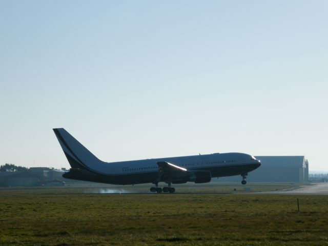 BOEING 767-200 (VP-CME) - VP-CME B767-231EM CN 22567   MID EAST JET ARR EINN 14/12/2010 EX N515DL