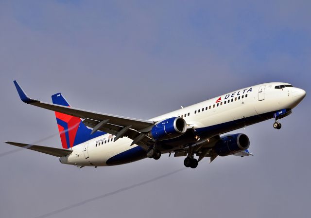 Boeing 737-800 (N3762Y)