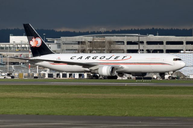 BOEING 767-300 (C-FPIJ)